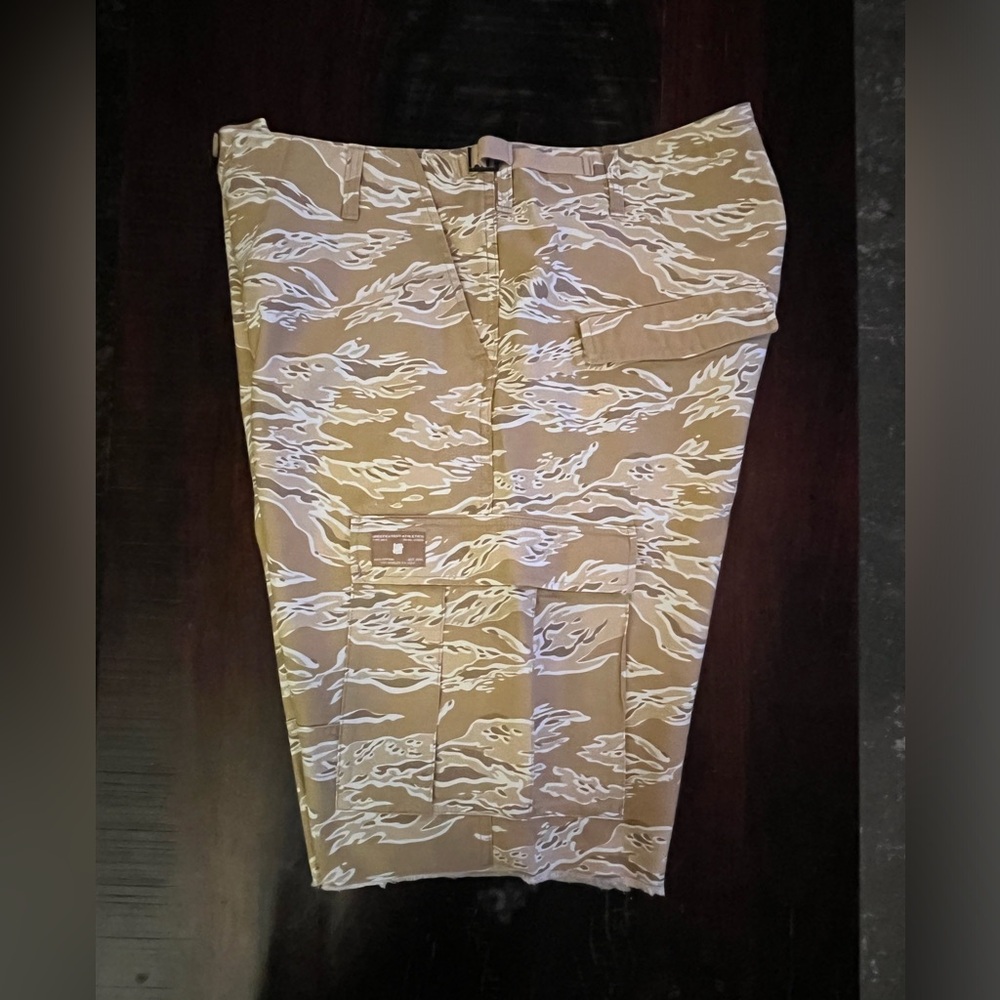 Undefeated camo cargo shorts 36